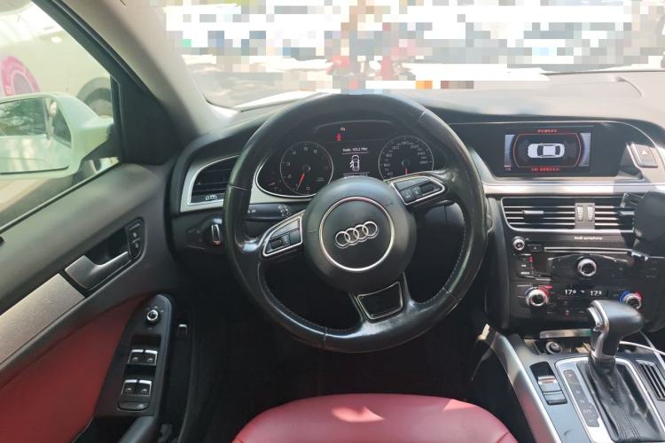 Used Audi A4L 2015 35 TFSI Automatic Standard Model Steering Wheel