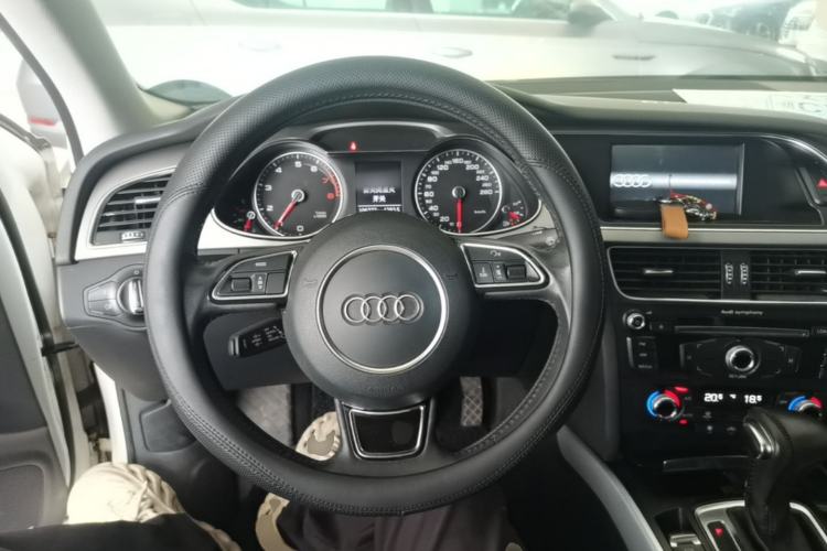 Used Audi A4L 2015 35 TFSI Automatic Standard Model Steering Wheel