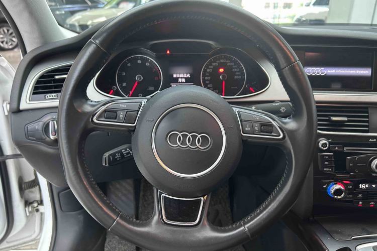 Used Audi A4L 2015 35 TFSI Automatic Comfort Model Steering Wheel