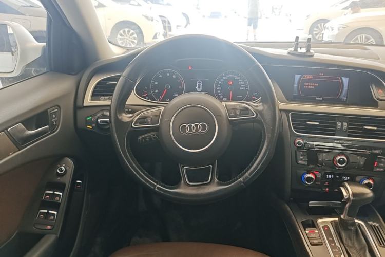 Used Audi A4L 2015 35 TFSI Automatic Standard Model Steering Wheel