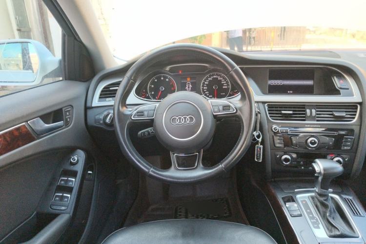Used Audi A4L 2015 35 TFSI Automatic Comfort Model Steering Wheel