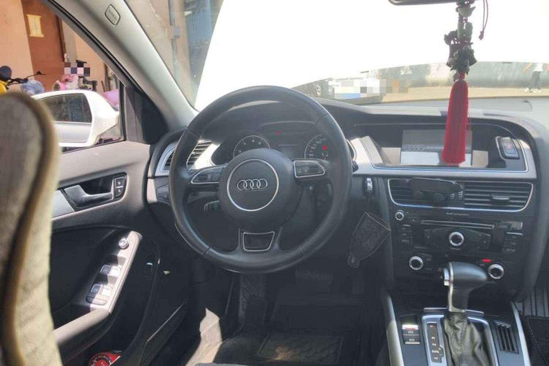 Used Audi A4L 2015 35 TFSI Automatic Standard Model Steering Wheel