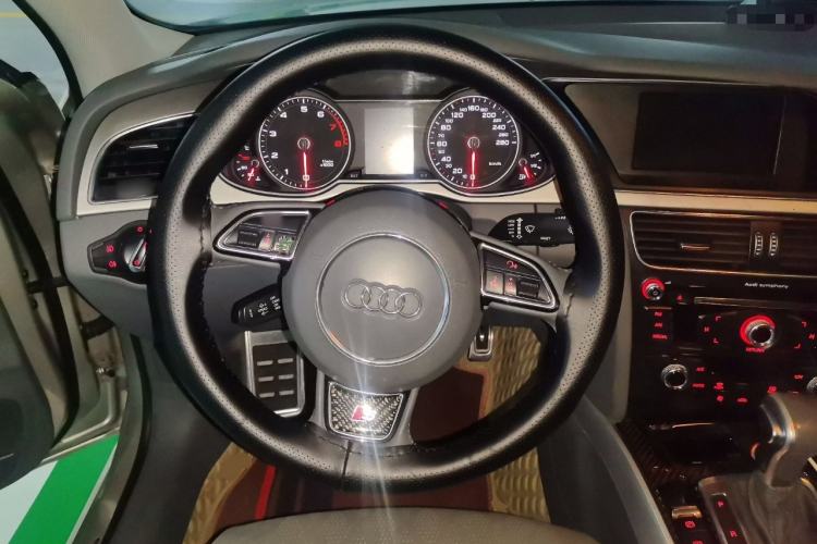 Used Audi A4L 2015 35 TFSI Automatic Standard Model Steering Wheel