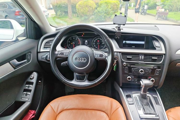 Used Audi A4L 2015 35 TFSI Automatic Standard Model Steering Wheel