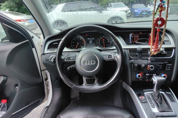 Used Audi A4L 2015 35 TFSI Automatic Standard Model Steering Wheel