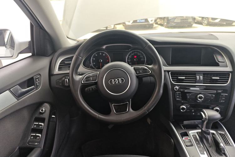 Used Audi A4L 2015 35 TFSI Automatic Standard Model Steering Wheel
