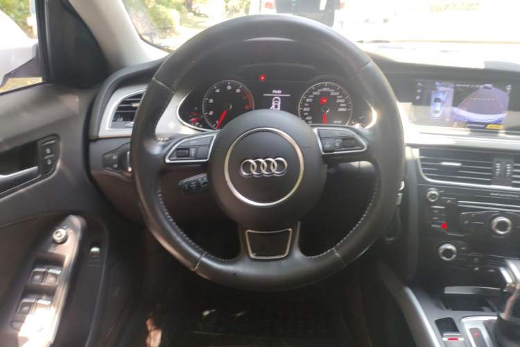 Used Audi A4L 2015 35 TFSI Automatic Standard Model Steering Wheel