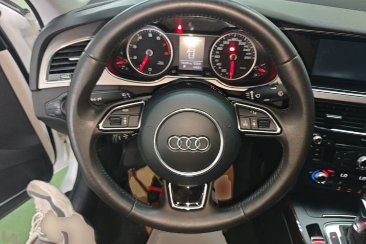 Used Audi A4L 2015 35 TFSI Automatic Comfort Model Steering Wheel