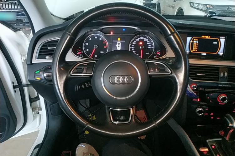 Used Audi A4L 2015 35 TFSI Automatic Standard Model Steering Wheel