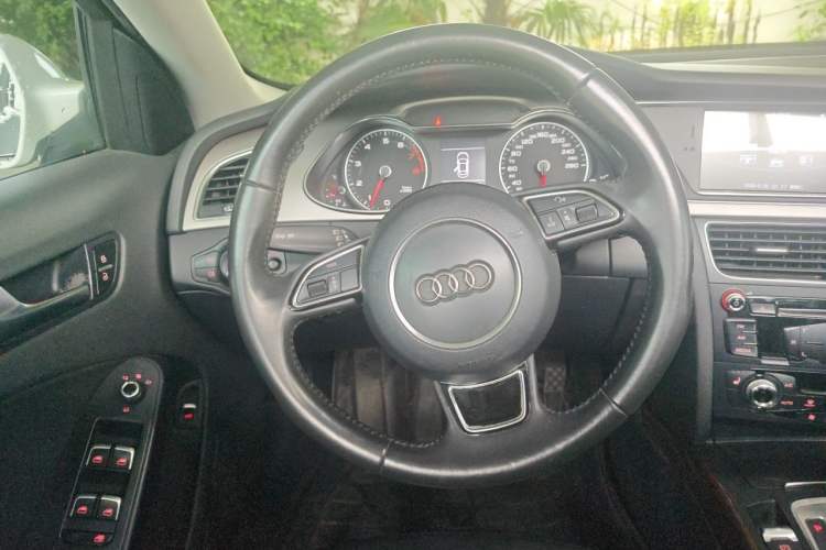 Used Audi A4L 2015 35 TFSI Automatic Comfort Model Steering Wheel