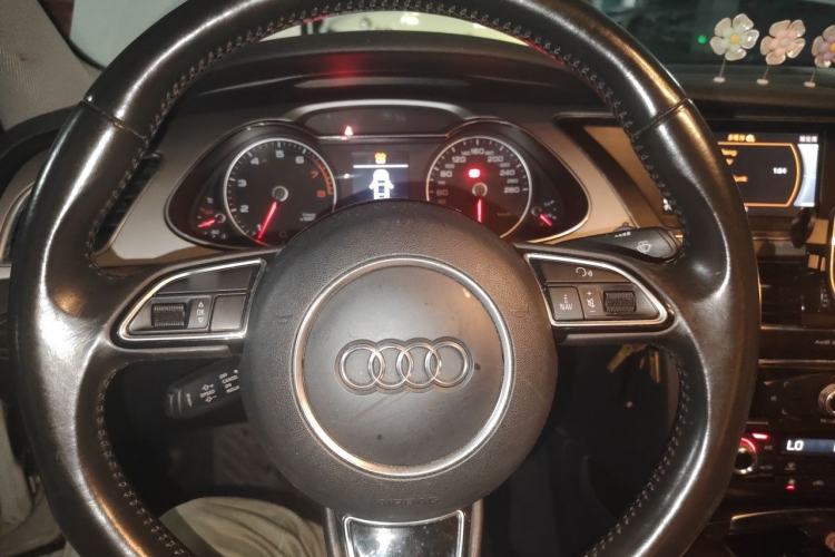 Used Audi A4L 2015 35 TFSI Automatic Comfort Model Steering Wheel