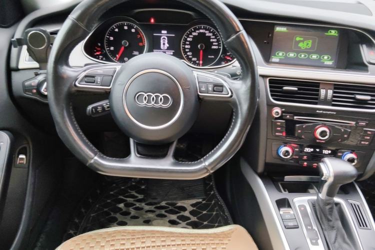 Used Audi A4L 2015 35 TFSI Automatic Standard Model Steering Wheel