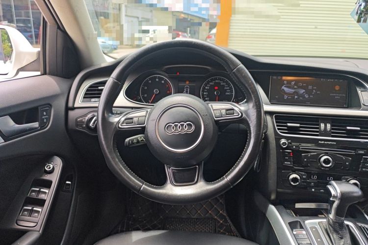 Used Audi A4L 2015 35 TFSI Automatic Standard Model Steering Wheel