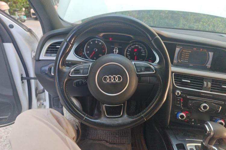 Used Audi A4L 2015 35 TFSI Automatic Comfort Model Steering Wheel
