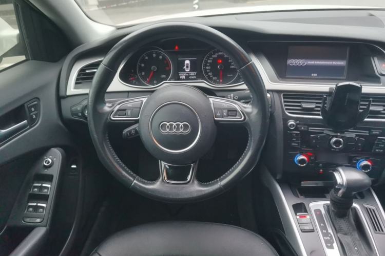 Used Audi A4L 2015 35 TFSI Automatic Standard Model Steering Wheel