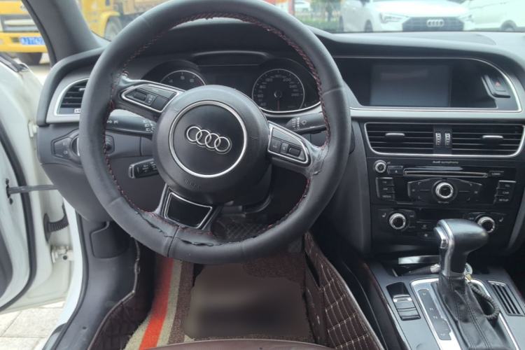 Used Audi A4L 2015 35 TFSI Automatic Comfort Model Steering Wheel