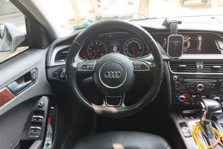 Used Audi A4L 2015 35 TFSI Automatic Comfort Model Steering Wheel