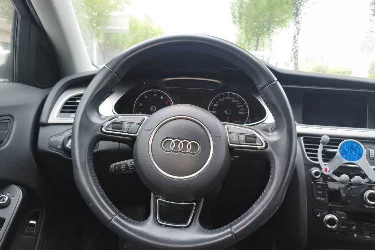 Used Audi A4L 2015 35 TFSI Automatic Comfort Model Steering Wheel
