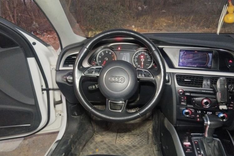 Used Audi A4L 2015 35 TFSI Automatic Standard Model Steering Wheel
