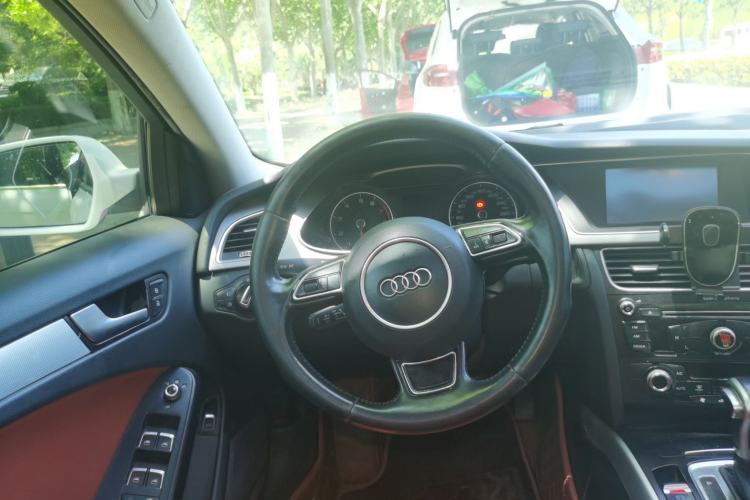 Used Audi A4L 2015 35 TFSI Automatic Standard Model Steering Wheel