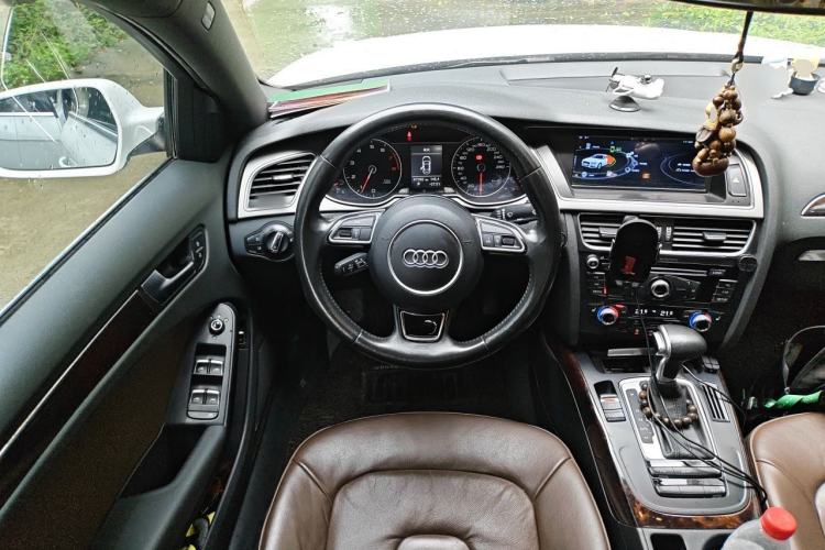 Used Audi A4L 2015 35 TFSI Automatic Comfort Model Steering Wheel