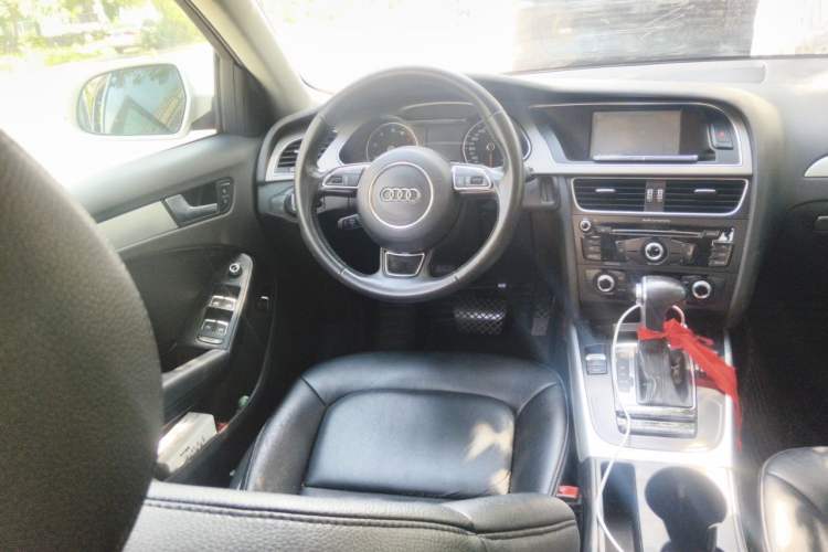 Used Audi A4L 2015 35 TFSI Automatic Standard Model Steering Wheel