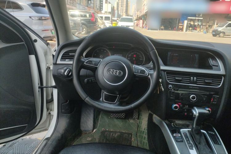 Used Audi A4L 2015 35 TFSI Automatic Standard Model Steering Wheel