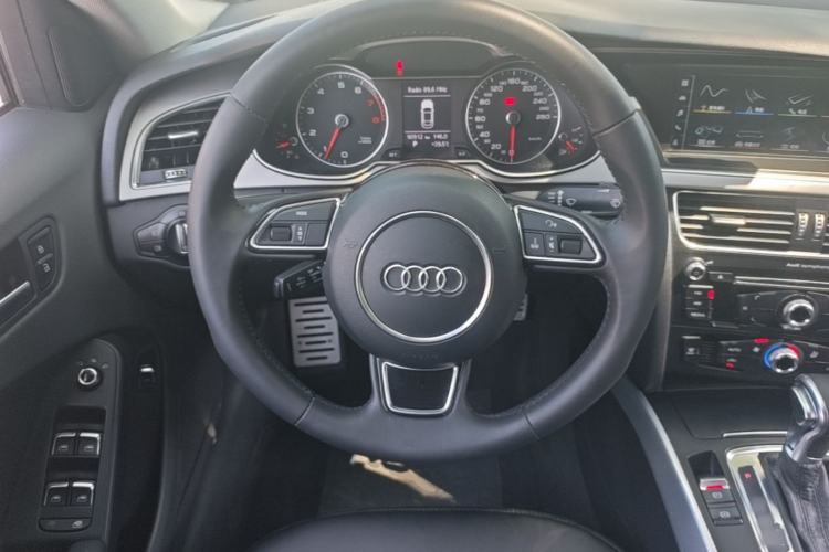 Used Audi A4L 2015 35 TFSI Automatic Standard Model Steering Wheel