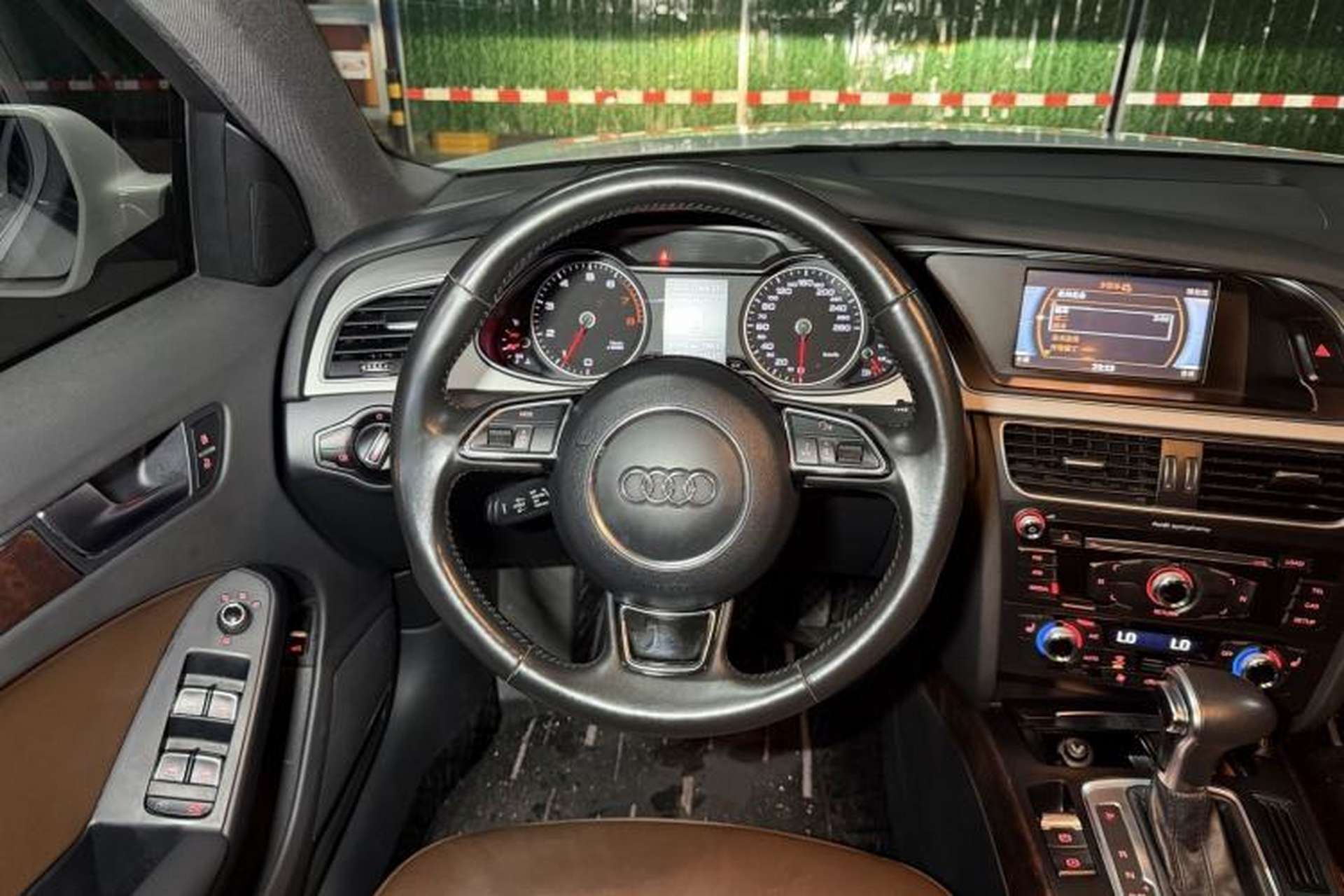 Used Audi A4L 2015 35 TFSI Automatic Comfort Model Steering Wheel