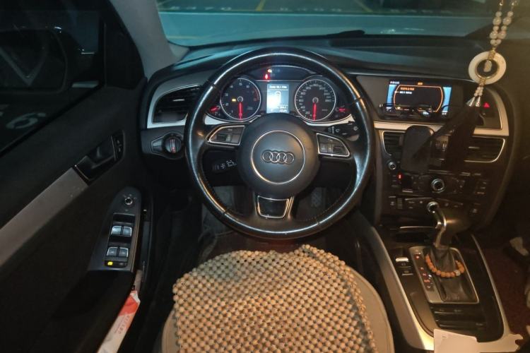 Used Audi A4L 2015 35 TFSI Automatic Standard Model Steering Wheel