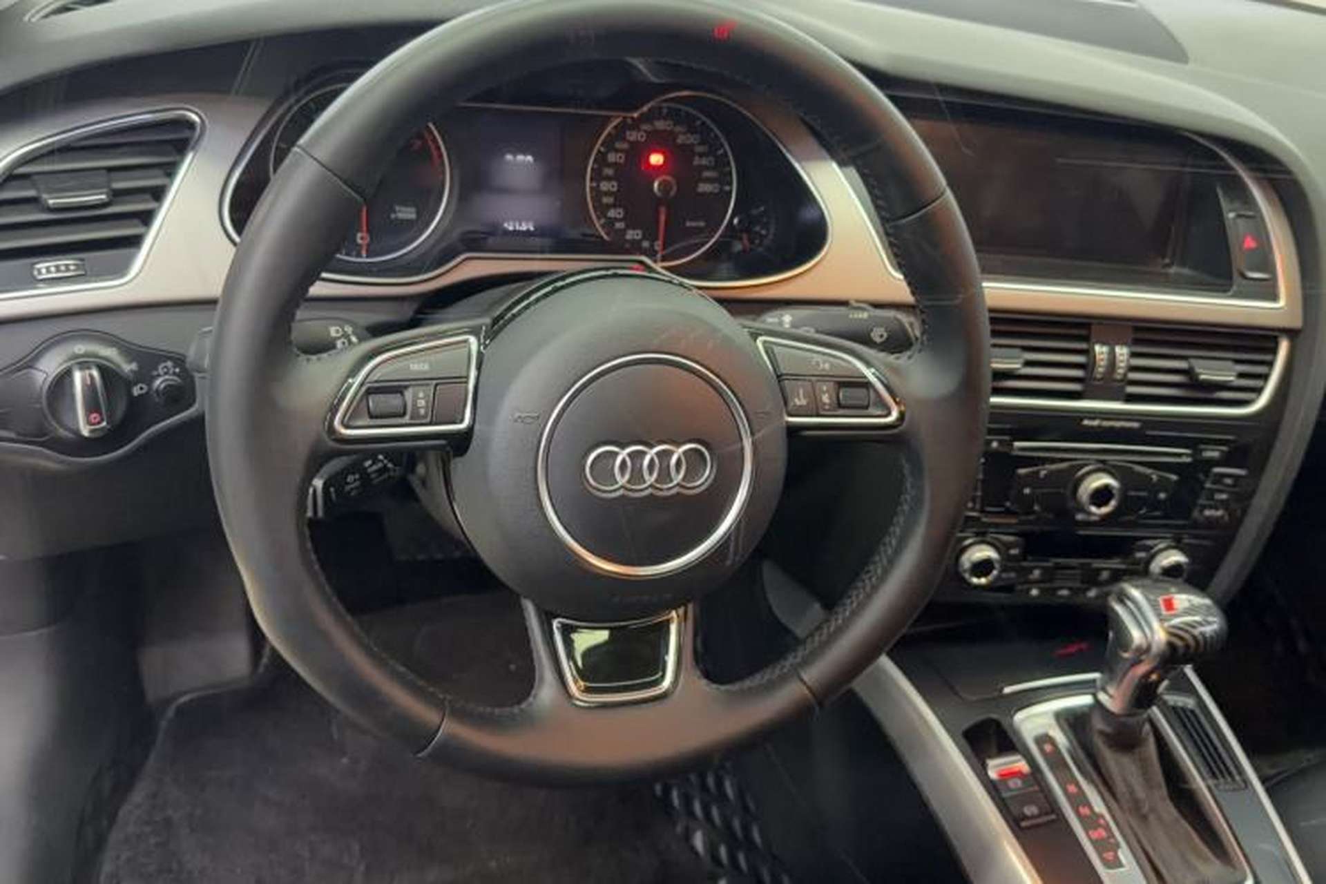 Used Audi A4L 2015 35 TFSI Automatic Standard Model Steering Wheel