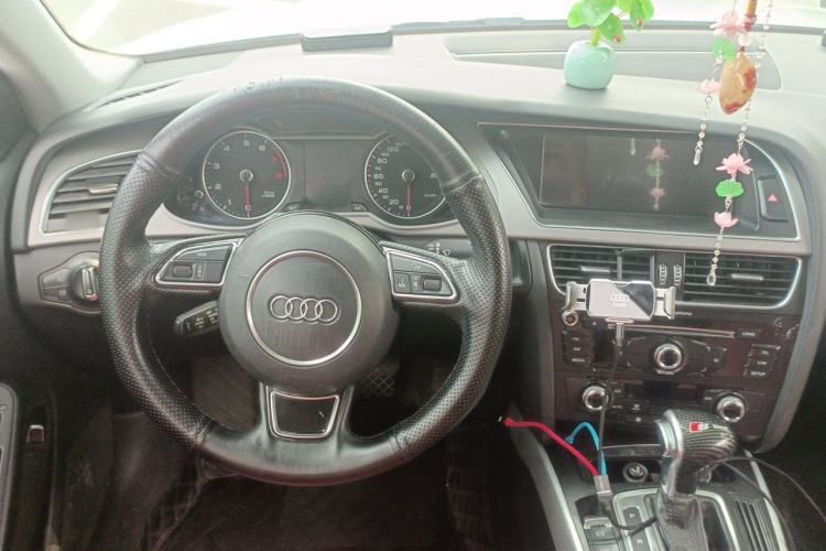 Used Audi A4L 2015 35 TFSI Automatic Standard Model Steering Wheel