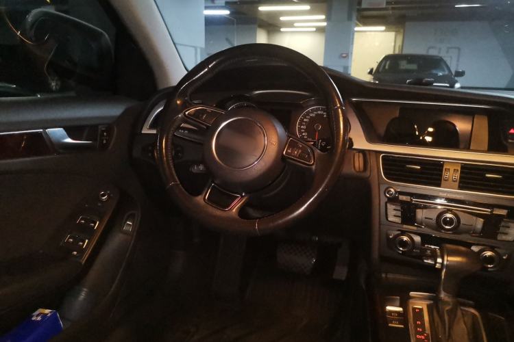Used Audi A4L 2015 35 TFSI Automatic Comfort Model Steering Wheel