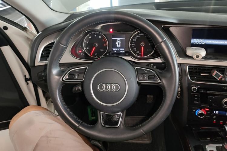 Used Audi A4L 2015 35 TFSI Automatic Comfort Model Steering Wheel