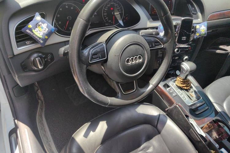 Used Audi A4L 2015 35 TFSI Automatic Comfort Model Steering Wheel