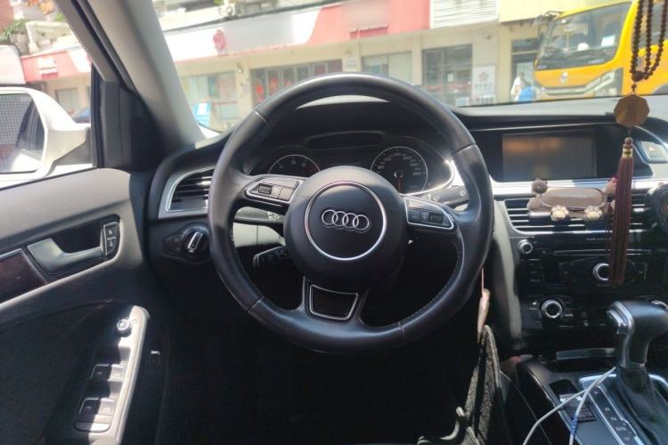 Used Audi A4L 2015 35 TFSI Automatic Comfort Model Steering Wheel