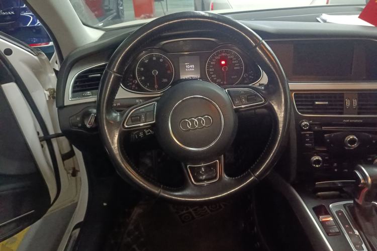 Used Audi A4L 2015 35 TFSI Automatic Standard Model Steering Wheel