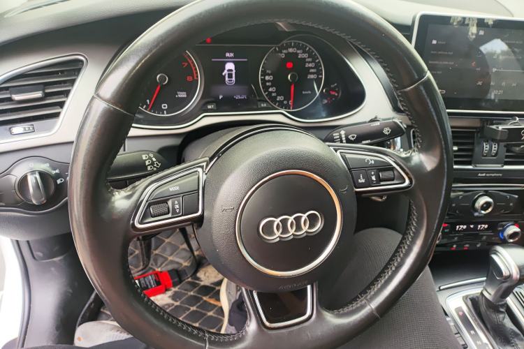 Used Audi A4L 2015 35 TFSI Automatic Standard Model Steering Wheel