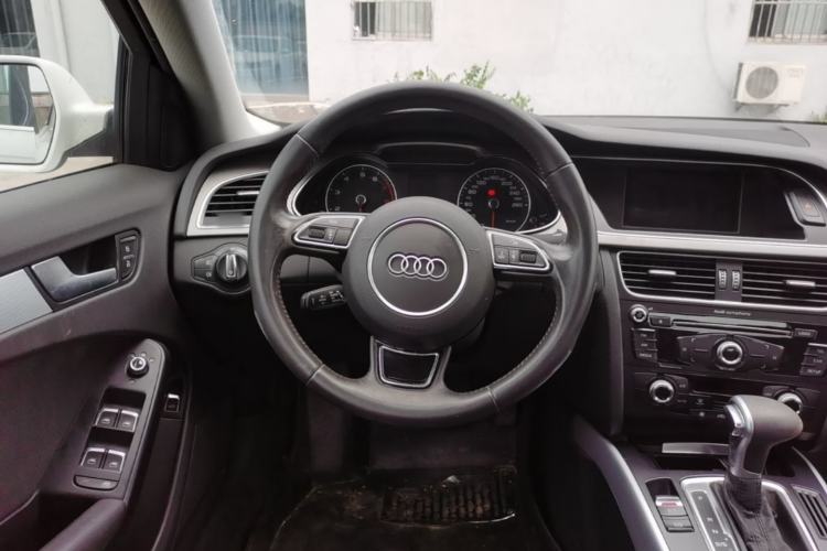 Used Audi A4L 2015 35 TFSI Automatic Standard Model Steering Wheel