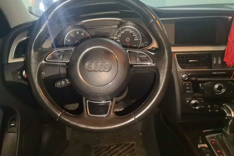 Used Audi A4L 2015 35 TFSI Automatic Comfort Model Steering Wheel