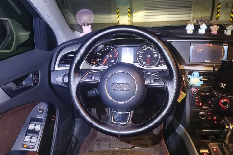 Used Audi A4L 2015 35 TFSI Automatic Standard Model Steering Wheel