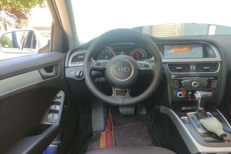 Used Audi A4L 2015 35 TFSI Automatic Standard Model Steering Wheel