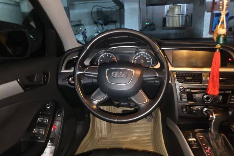 Used Audi A4L 2015 30 TFSI Automatic Comfort Model Steering Wheel