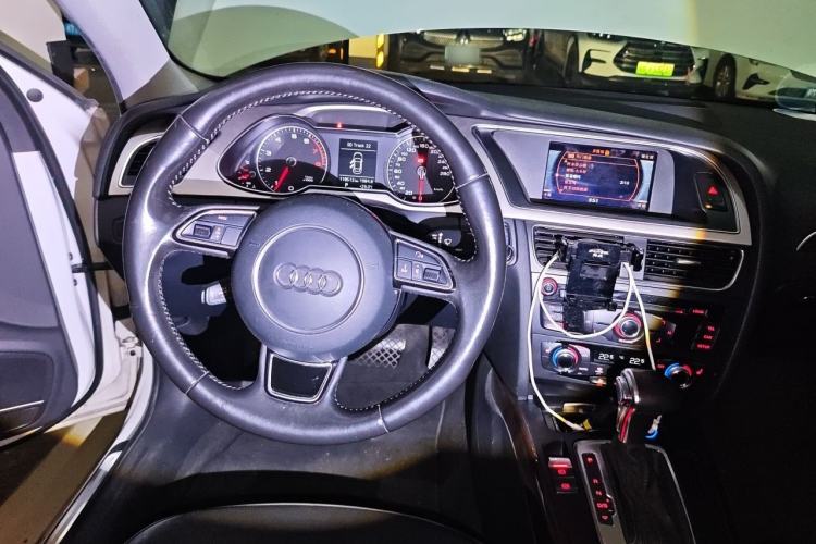 Used Audi A4L 2015 35 TFSI Automatic Comfort Model Steering Wheel