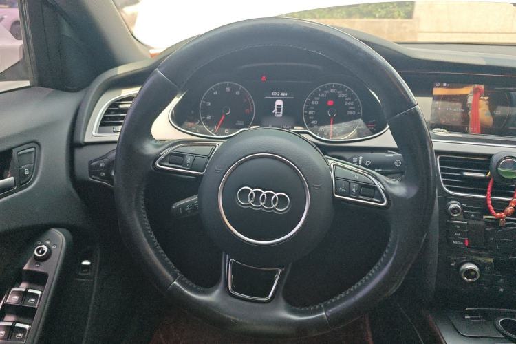 Used Audi A4L 2015 35 TFSI Automatic Comfort Model Steering Wheel