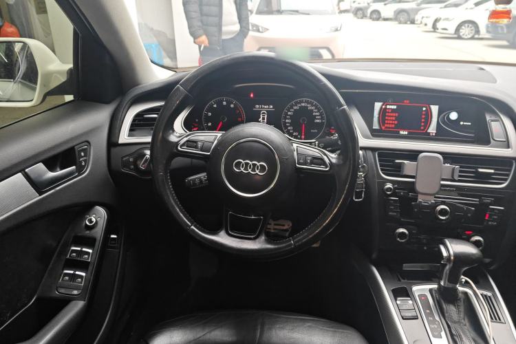 Used Audi A4L 2015 35 TFSI Automatic Standard Model Steering Wheel