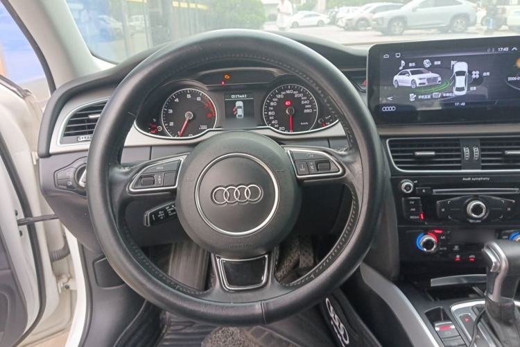 Used Audi A4L 2015 35 TFSI Automatic Standard Model Steering Wheel