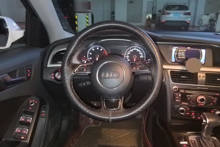 Used Audi A4L 2015 30 TFSI Automatic Comfort Model Steering Wheel