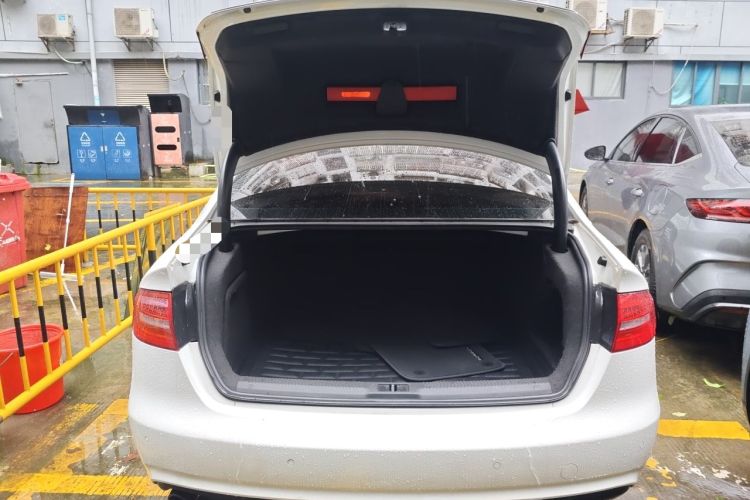 Used Audi A4L 2015 35 TFSI Automatic Comfort Model Trunk