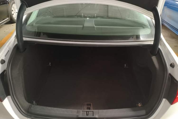 Used Audi A4L 2015 35 TFSI Automatic Comfort Model Trunk